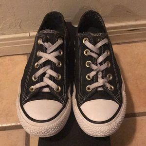 Women’s Black and white Convese